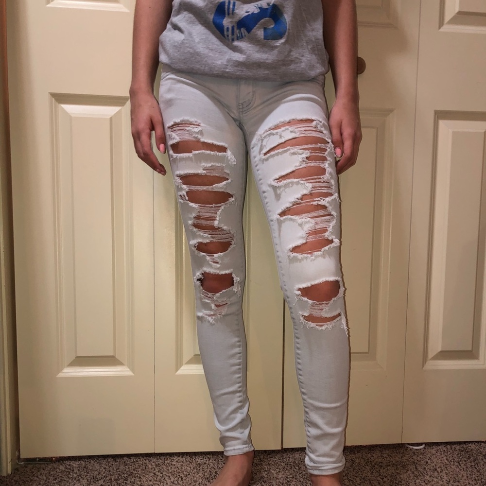 Ripped light wash American Eagle jeans